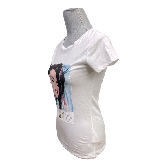 GUESS Women's Vintage Magazine Organic Cotton Short-Sleeve
Tee Size S - Picture 5 of 14